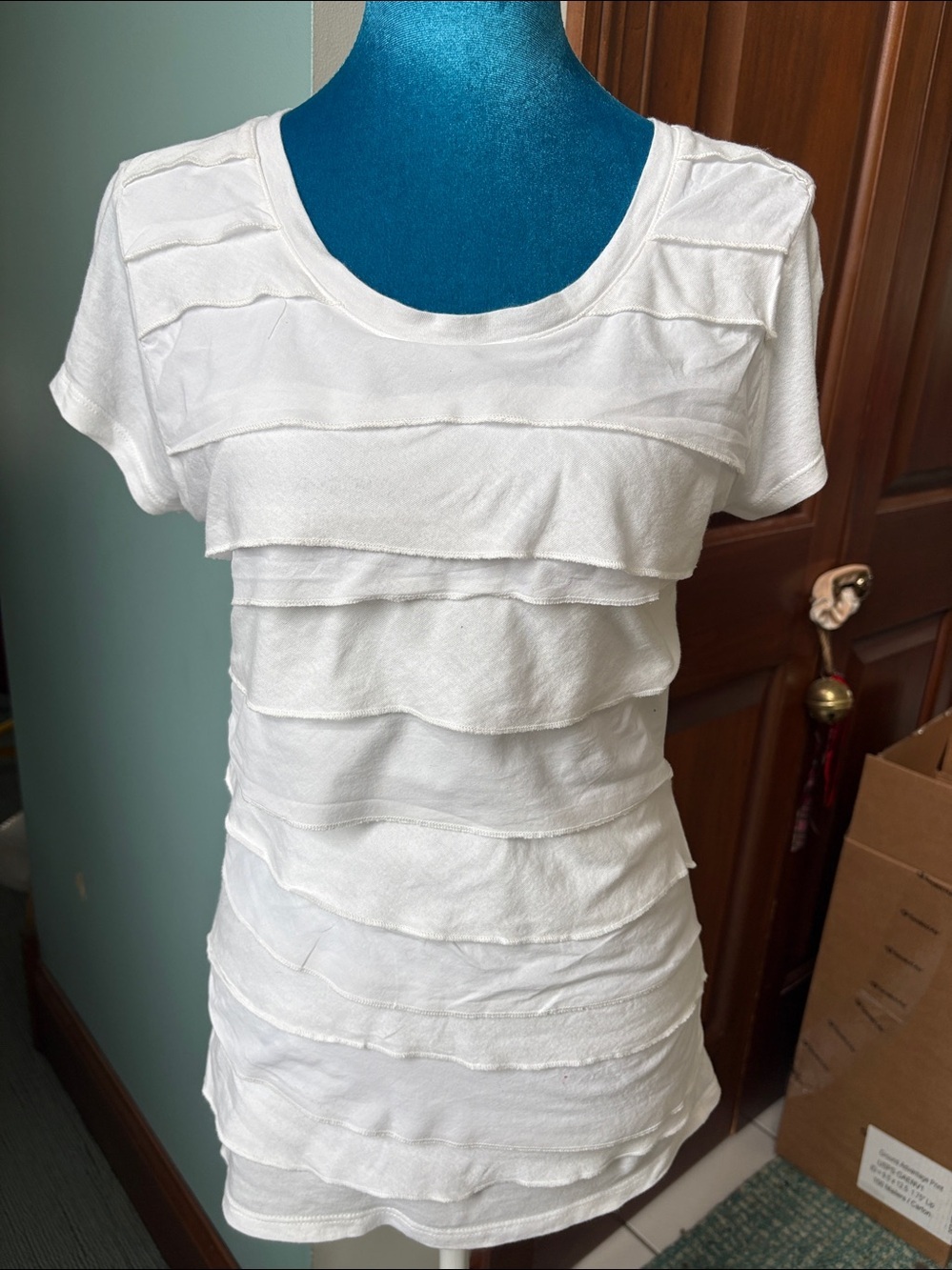 Merona Top cotton Ruffled front White Short-Sleeve scoop neck Women's size S